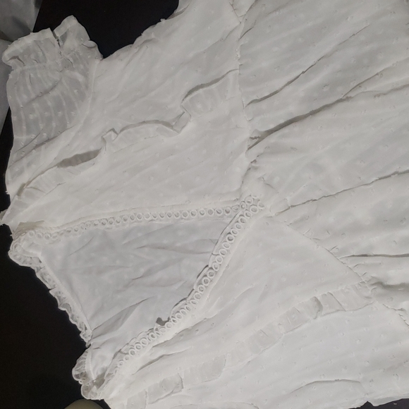 ♥️New boutique white ruffle Swiss dot deep v top - Picture 6 of 10